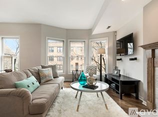 3539 N Racine Ave #2C, Chicago, IL 60657