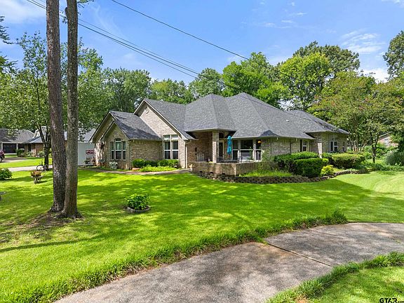 3rd image of 1340 Bridle Path Ln