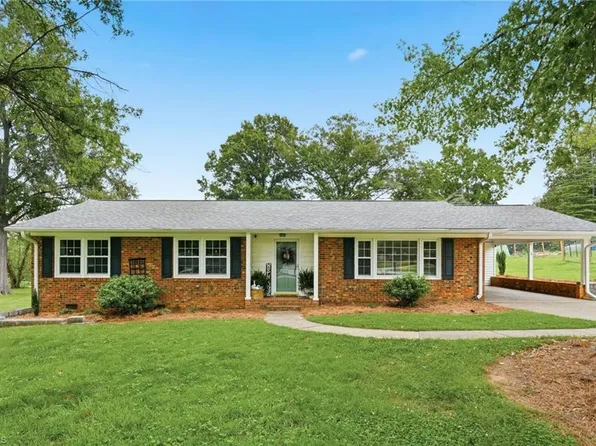 145 W Lake Rd, Eden, NC 27288