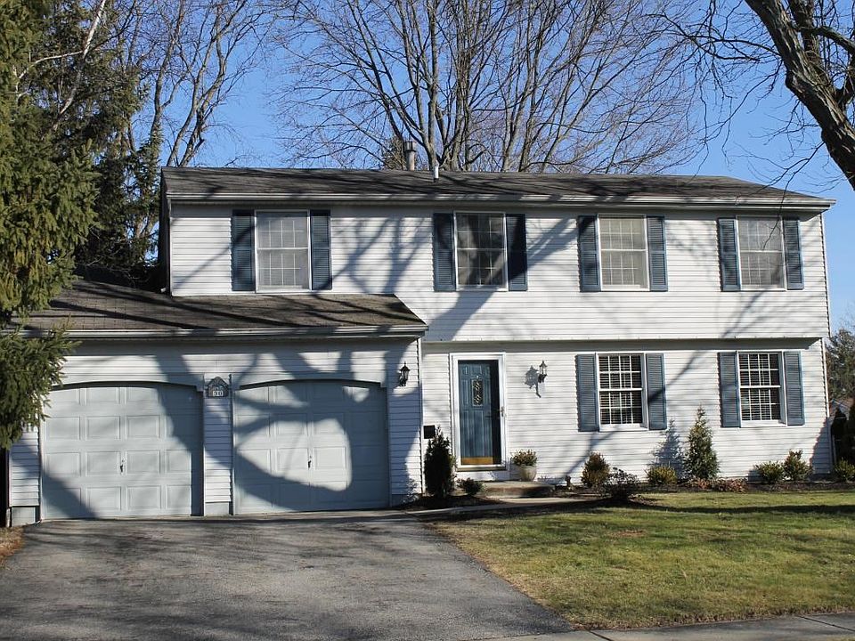 1st image of 90 Granby Pl W