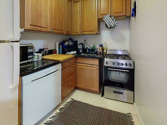 2nd image of 62 W 85th St APT 4A