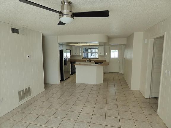 3rd image of 6895 Tamarind Cir