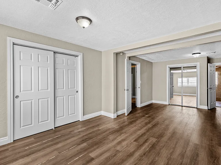 1805 NW Dearborn Ave — Photo 18