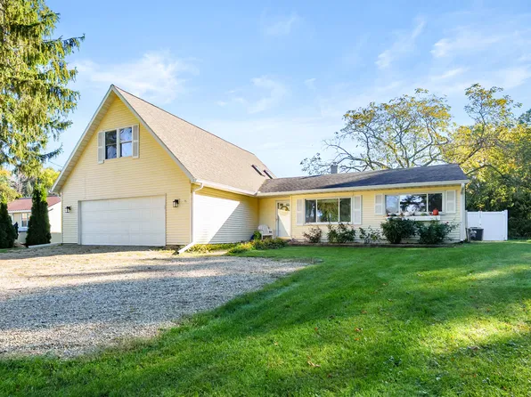 3627 Lakeshore Dr, Saint Joseph, MI 49085