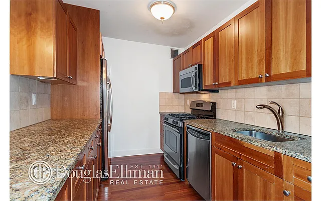 Rented by Douglas Elliman | media 15