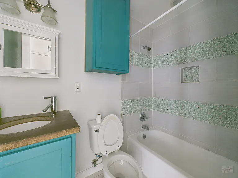 803 W 28th St #202 — Photo 9