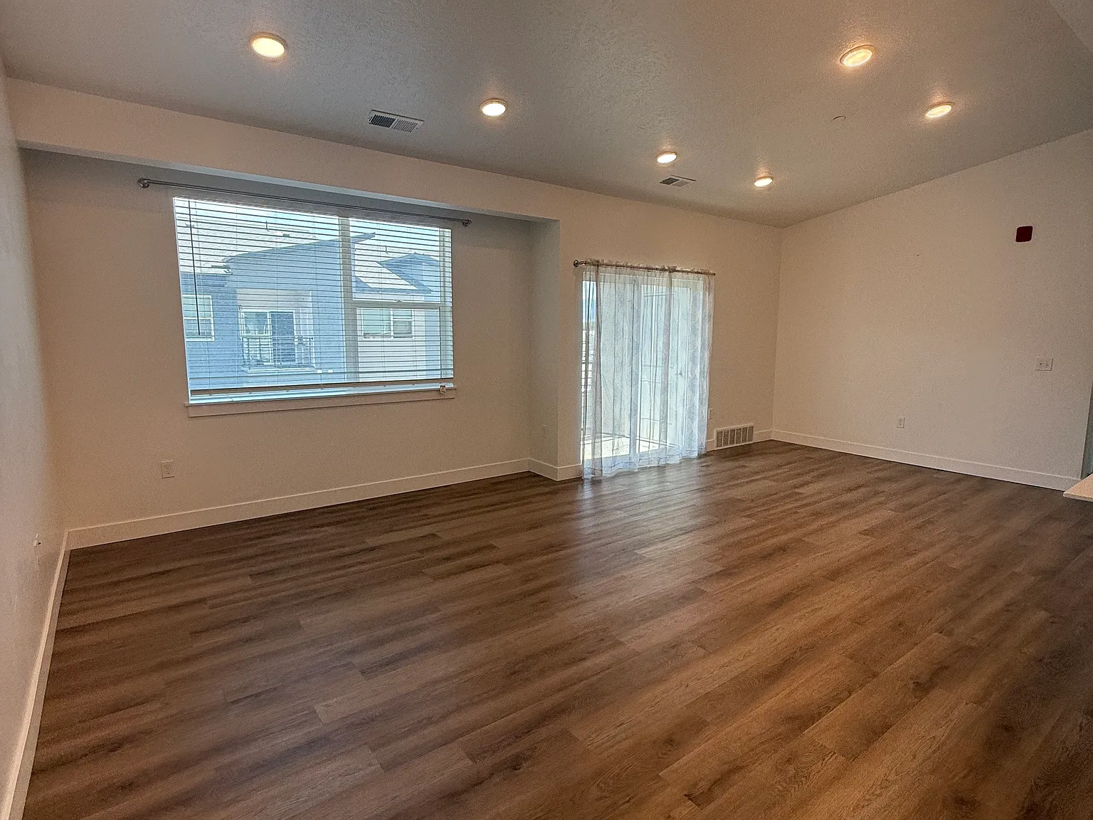 471 W 15 S — Photo 2