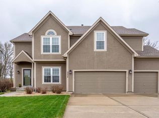 2224 SW Deer Run Ct, Lees Summit, MO 64082