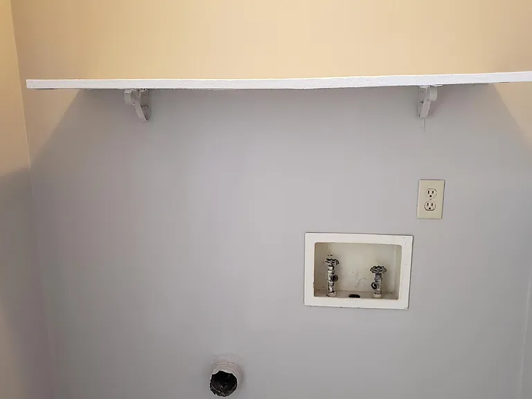 Washer/Dryer hook-up