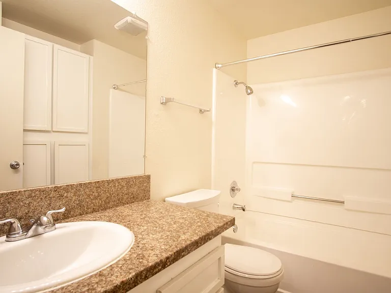 2628 NE Red Sunset Dr — Photo 10