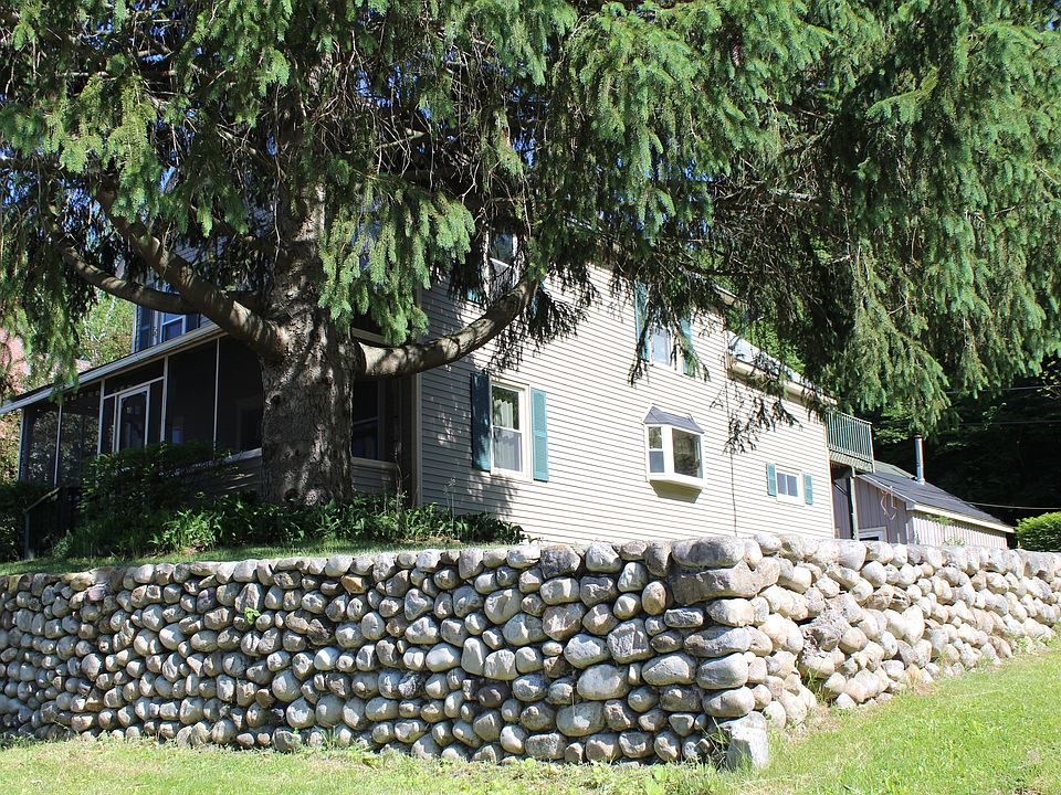 2nd image of 33 Williams St
