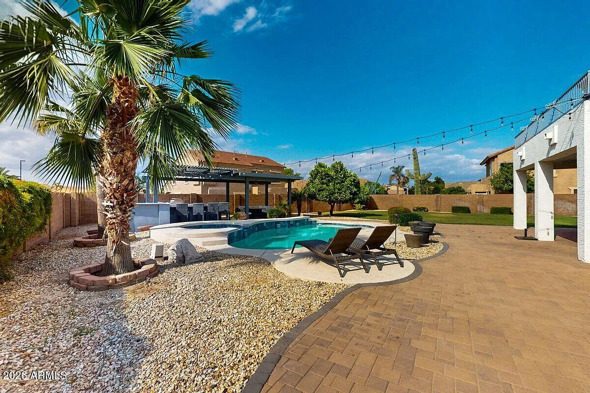 5 bed, 3.0 bath, 3593 sqft, $4,800 — Photo 1