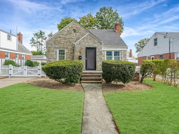 300 Jefferson Avenue, Franklin Square, NY 11010