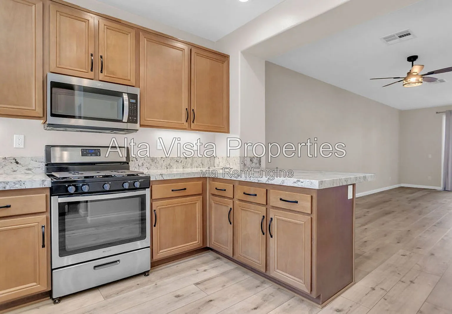 3 bed, 3.5 bath, 1460 sqft, $3,995 — Photo 4