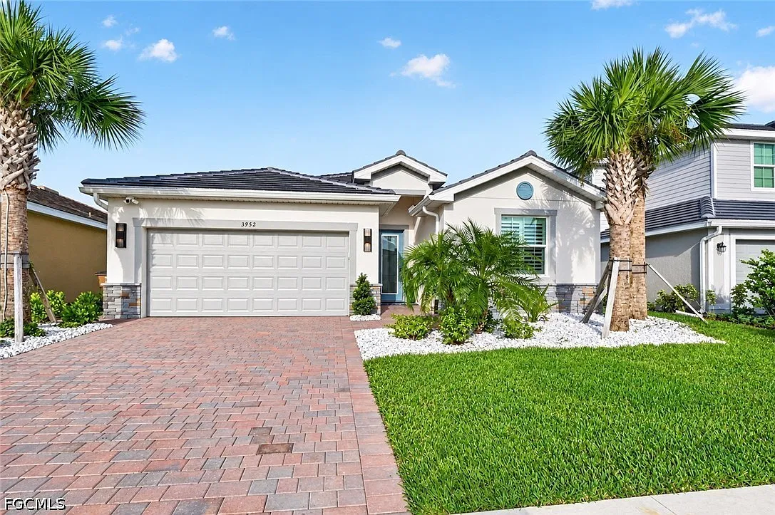 3 bed, 3.0 bath, 2032 sqft, $6,000 — Photo 1