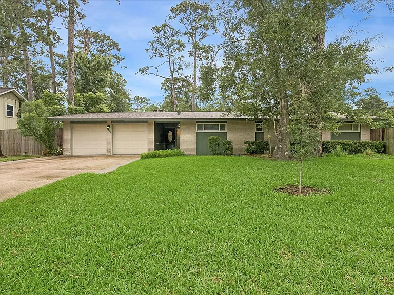 3711 Manor Ln — Photo 1