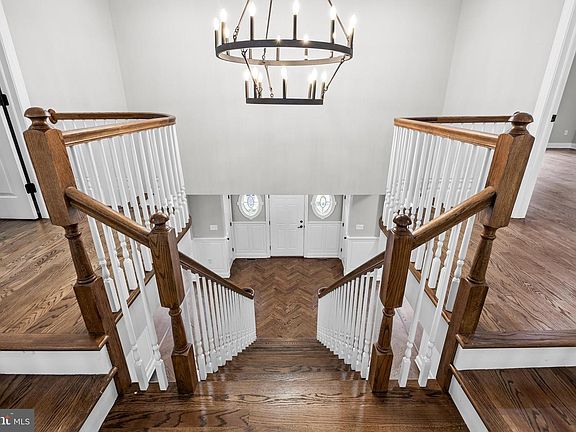 5th image of 17 Harbourton Ridge Dr