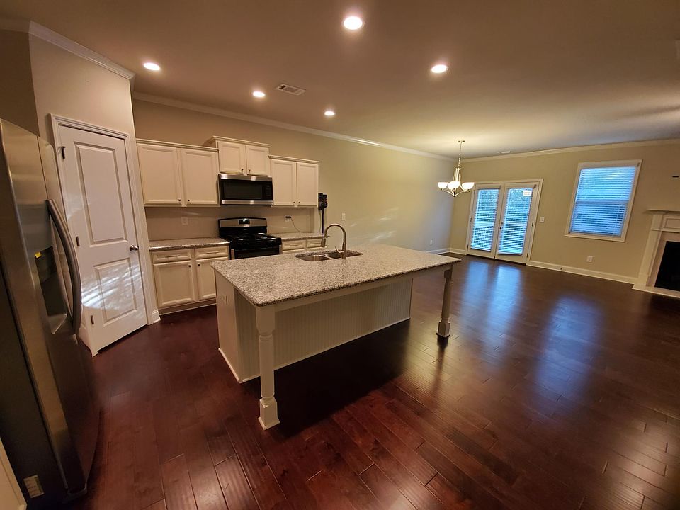 1st image of 332 Braemore Mill Dr