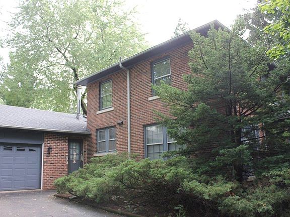 4th image of 306 N Clubview Dr