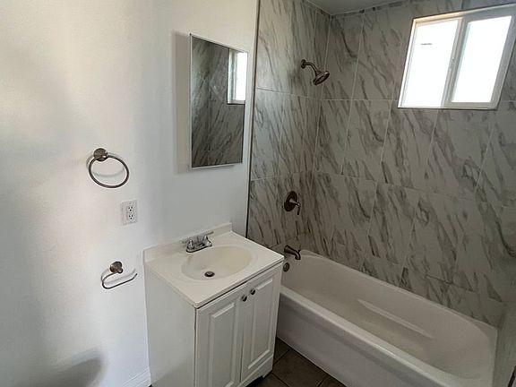5th image of 935 Alamitos Ave #941-1/2