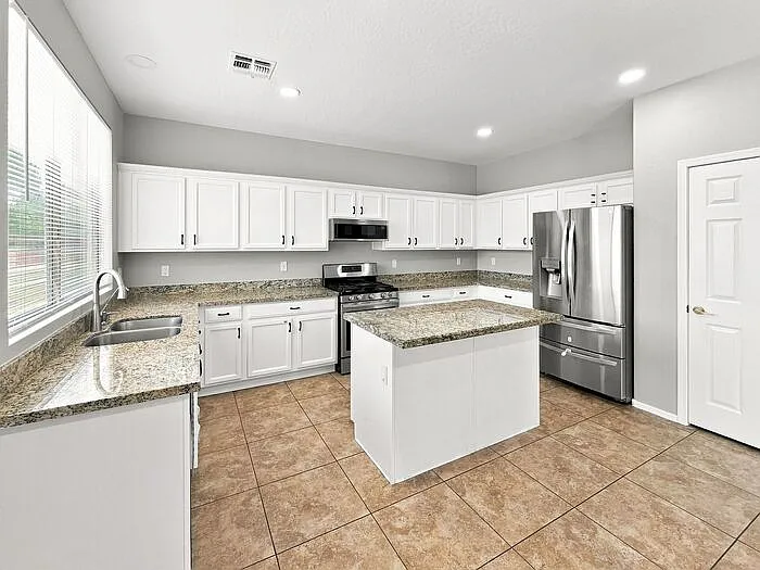 2181 E Westchester Dr — Photo 12