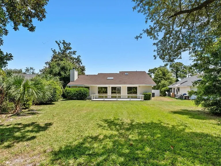 151 Marlin Cir — Photo 2