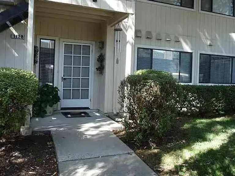 Compton Cir — Photo 7