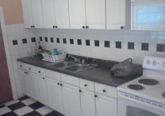 2nd image of 1910 Oakwood Ave