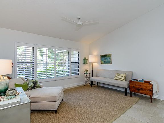 5th image of 620 Waterford Cir E