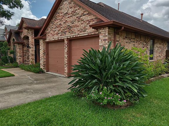 3rd image of 701 Bayou Bend Dr
