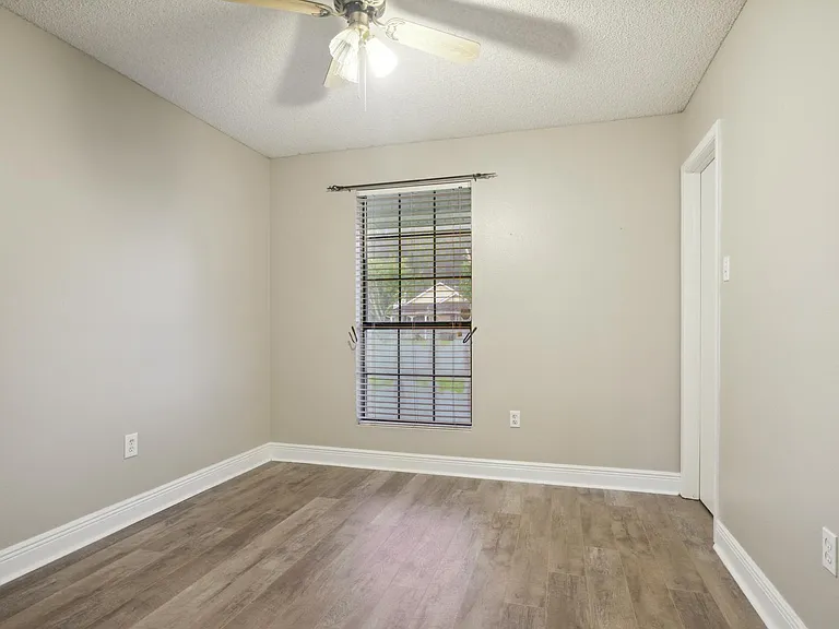 17764 Nine Oaks Ave — Photo 7