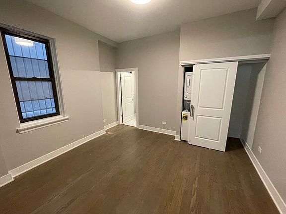 3rd image of 1423 N Dearborn St #403
