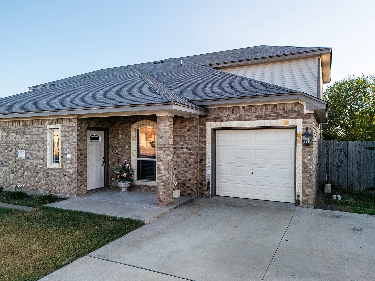 301 Sladecek Dr — Photo 3
