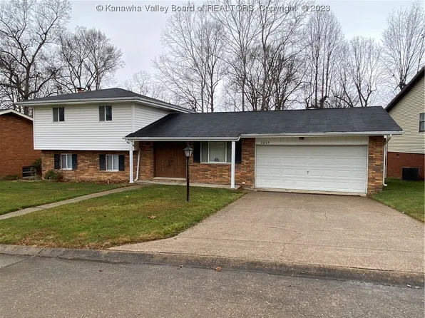 2205 Avinell Dr, Milton, WV 25541