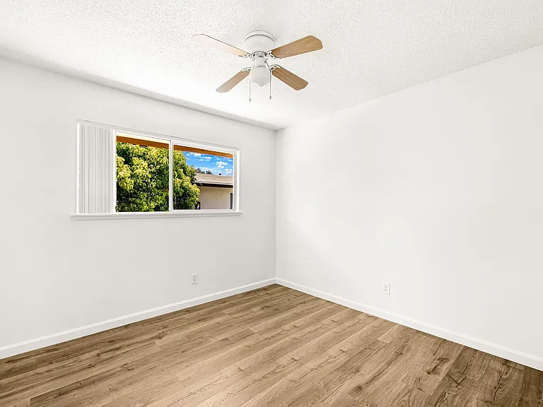 10600 Poplar St — Photo 10