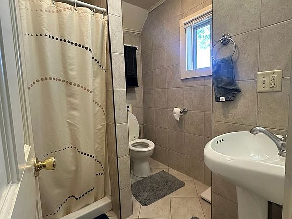 4th image of 113 Comstock Pl Room 9