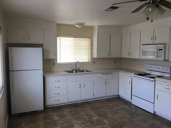 Kitchen southsest corner