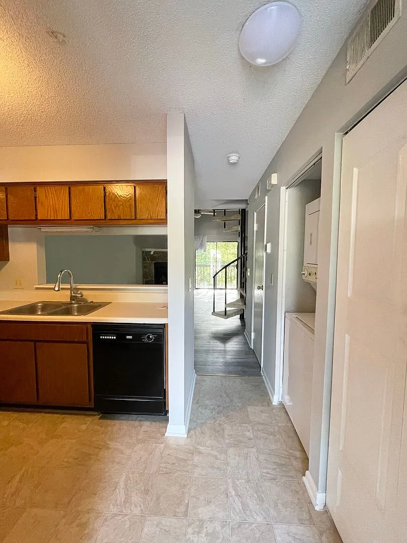 Building Photo - 405 Harbison Blvd #825
