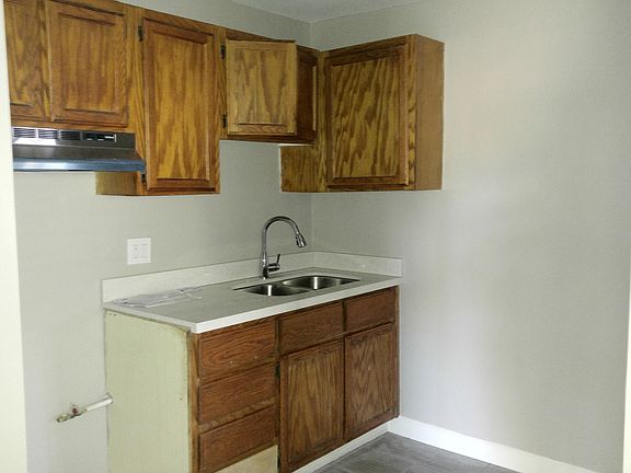 4th image of 2418 W Orangewood Ave