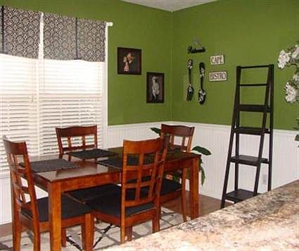 4th image of 104 Burley Ave