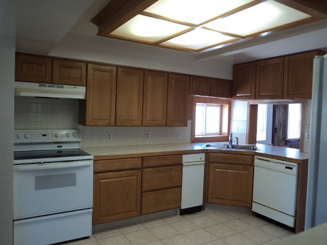 2nd image of 2823 Jay Rd