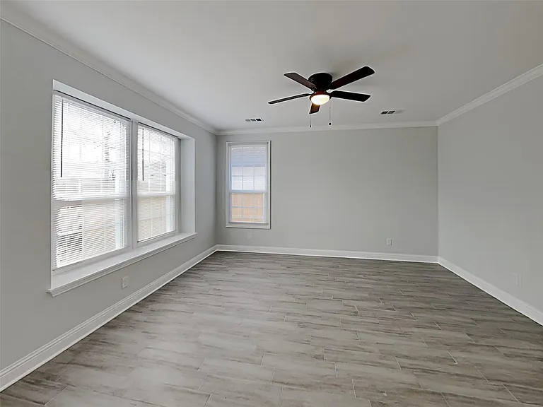1032 E Leuda St — Photo 8