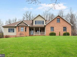 9718 Woodland Dr, Hanover, PA 17331