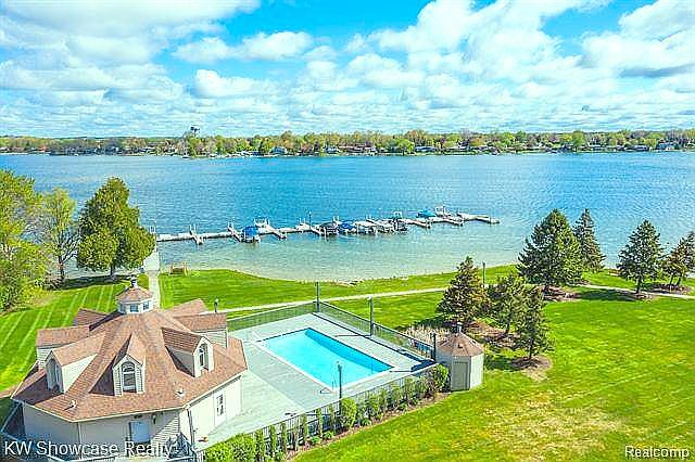 Pool, Club House & Boat Dock