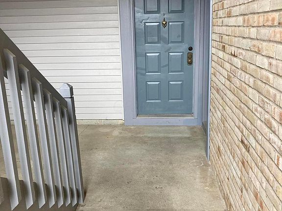 3rd image of 2074 Park Run Dr APT B