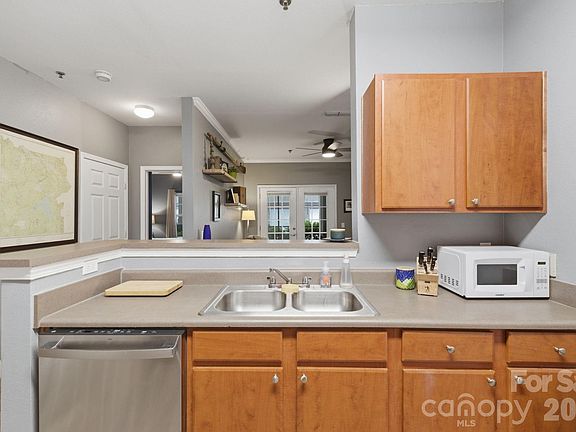 5th image of 900 Vista Lake Dr APT 102