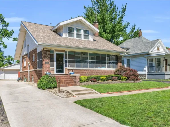 1113 S 16th St, Mattoon, IL 61938