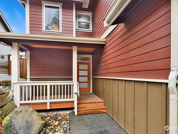 3rd image of 814 Blackwood Court