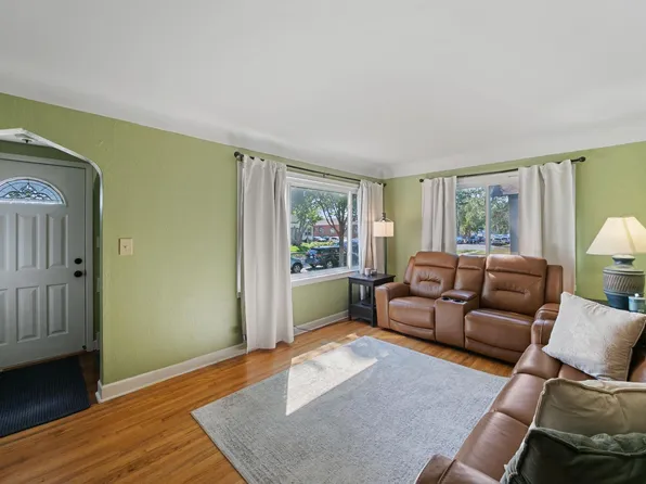 444 6th Ave S, South Saint Paul, MN 55075