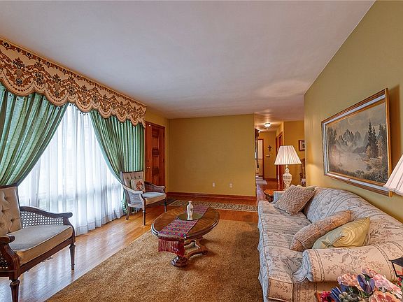 5th image of 1913 Brigadoon Ln